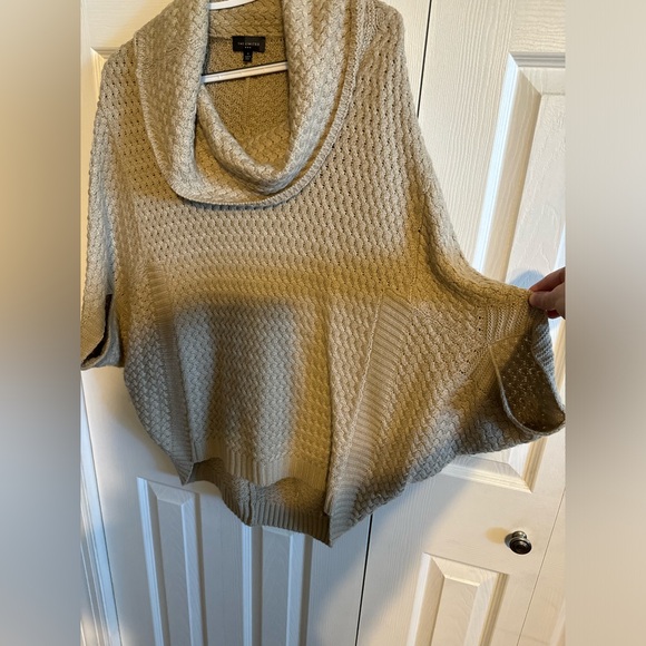 The Limited beige knit sweater size small - Picture 2 of 4